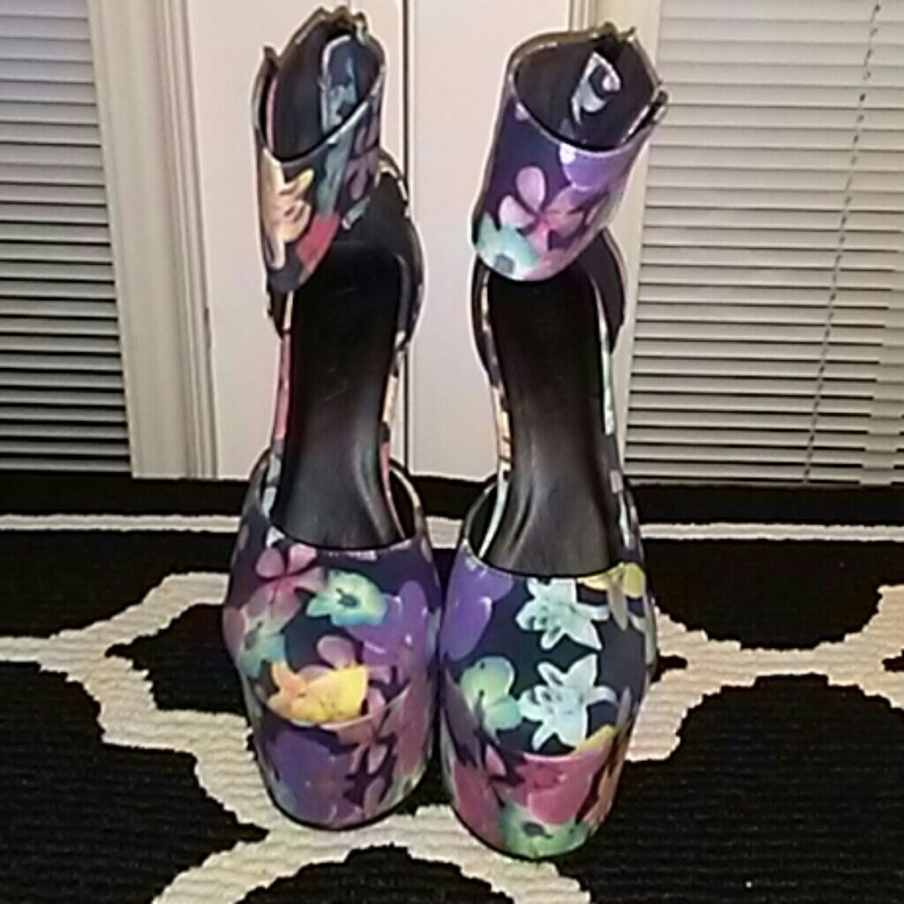 💰💰Paper Fox Floral Platform Heels💰💰